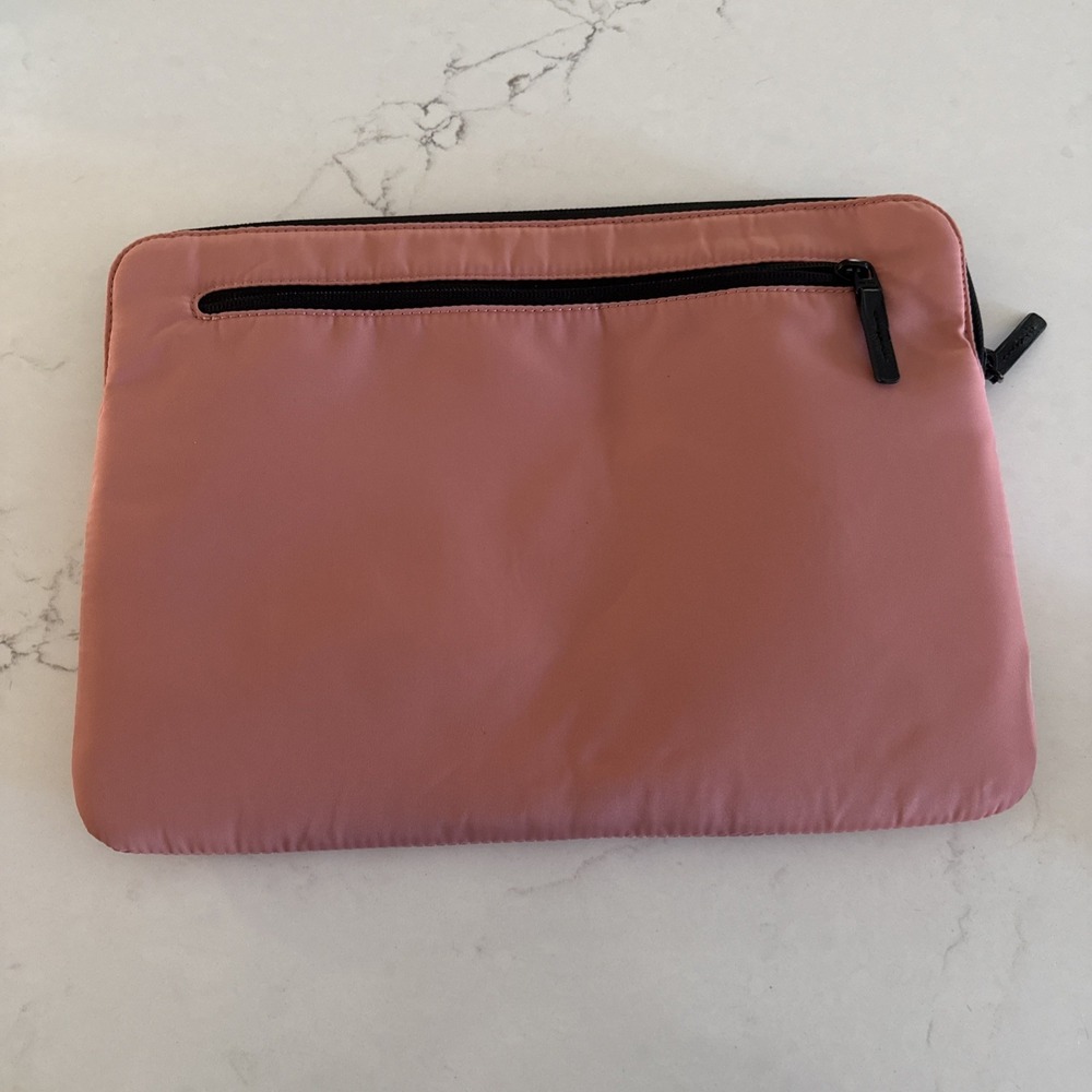 Incase Compact Sleeve‎ 13-inch Laptop Pink  Office Core Clean Tech Minimalist